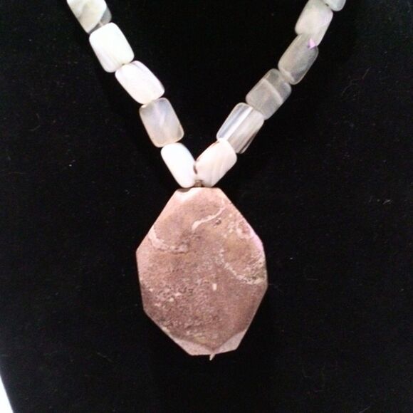 Chunky Agate Beaded Necklace with Large Faceted Stone Pendant - Picture 2 of 7